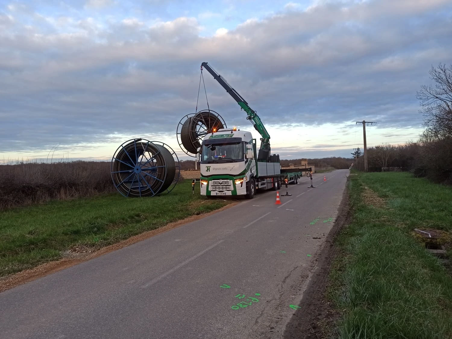 Transport avec camion grue à Viriville