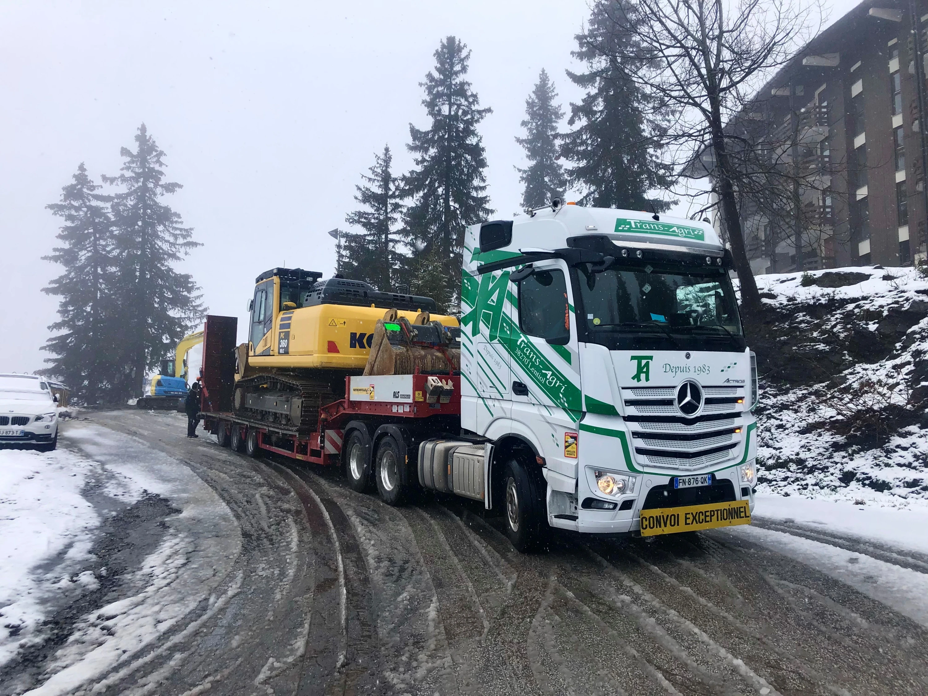 porte-char-dans-la-neige-pelteuse